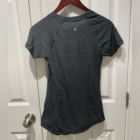Lululemon fitted scoop neck t-shirt - Picture 2 of 2
